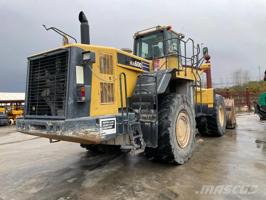 Komatsu WA 600-6 Pale gommate