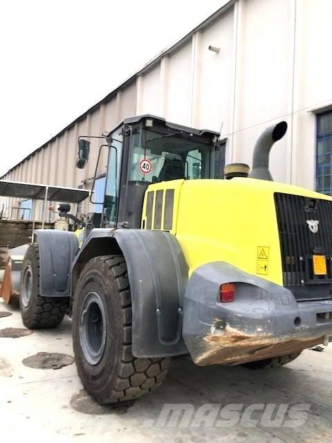 CASE 821G Pale gommate