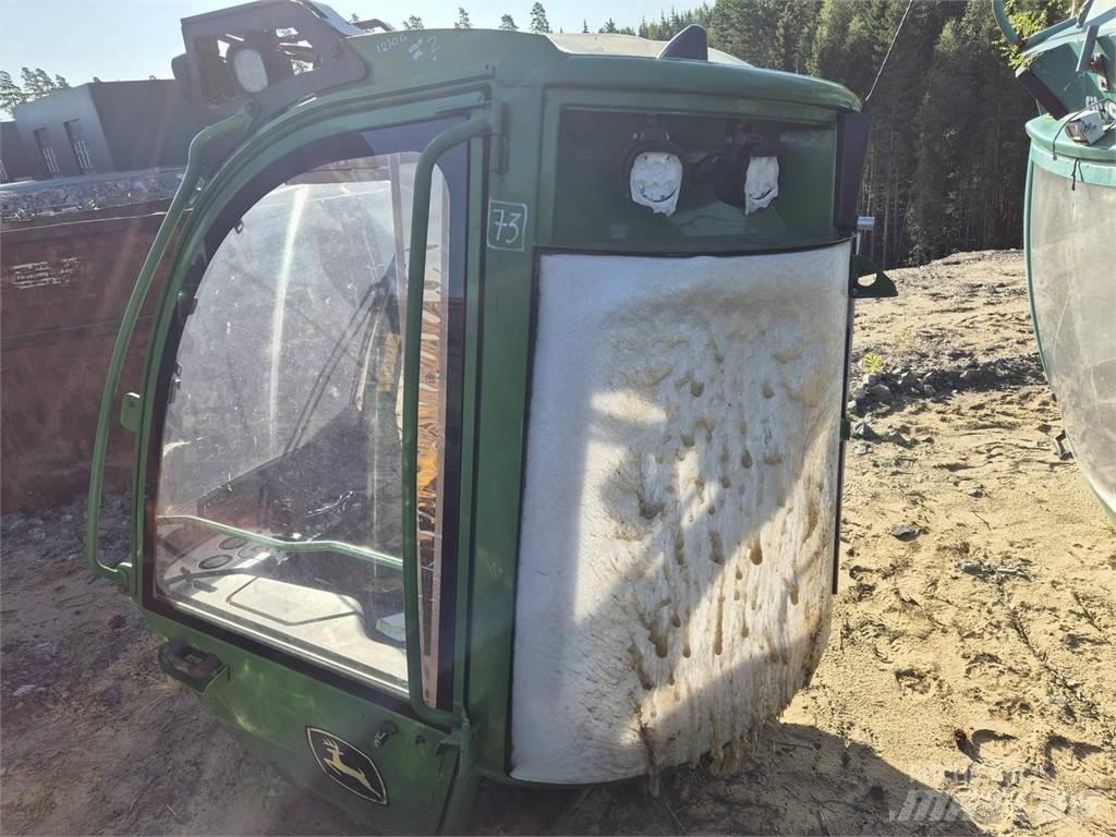 John Deere 1270G Cabine e interni
