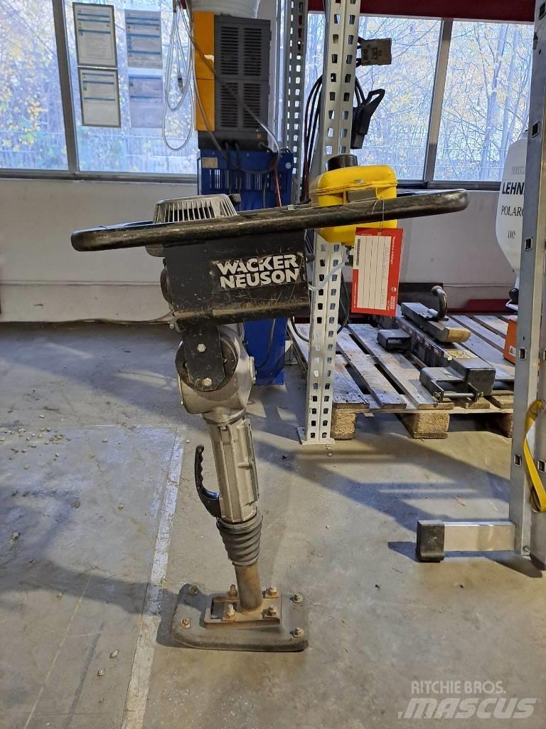 Wacker Neuson BS30 Vibrocostipatore verticale