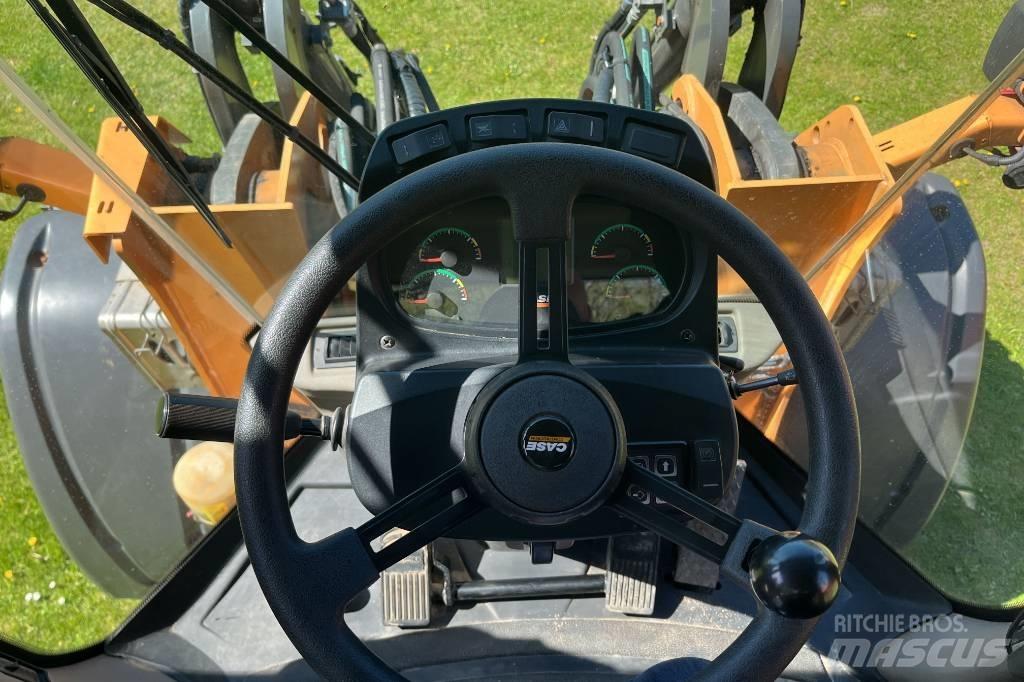 CASE 521 F XT Pale gommate