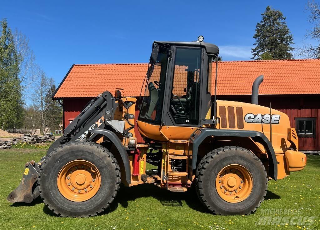 CASE 521 F XT Pale gommate