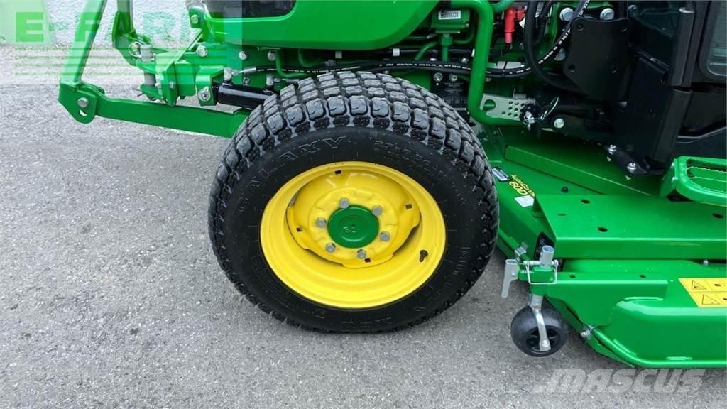 John Deere 3046R Trattori