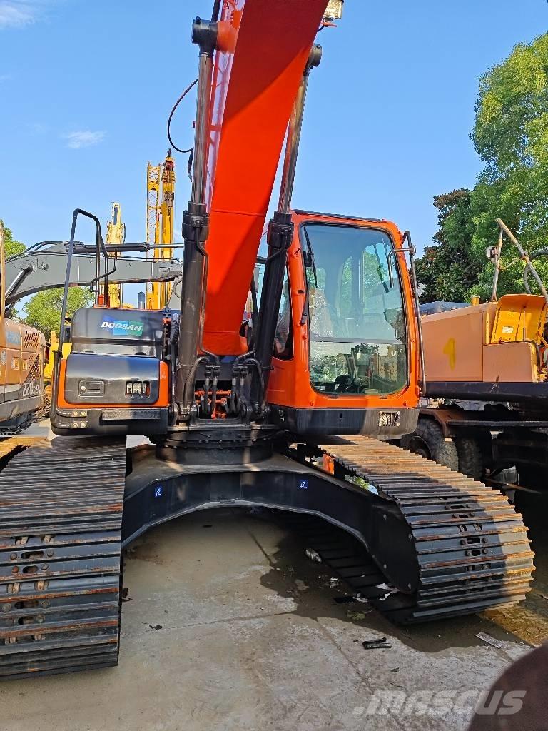 Doosan DX225LC-9C Escavatori cingolati