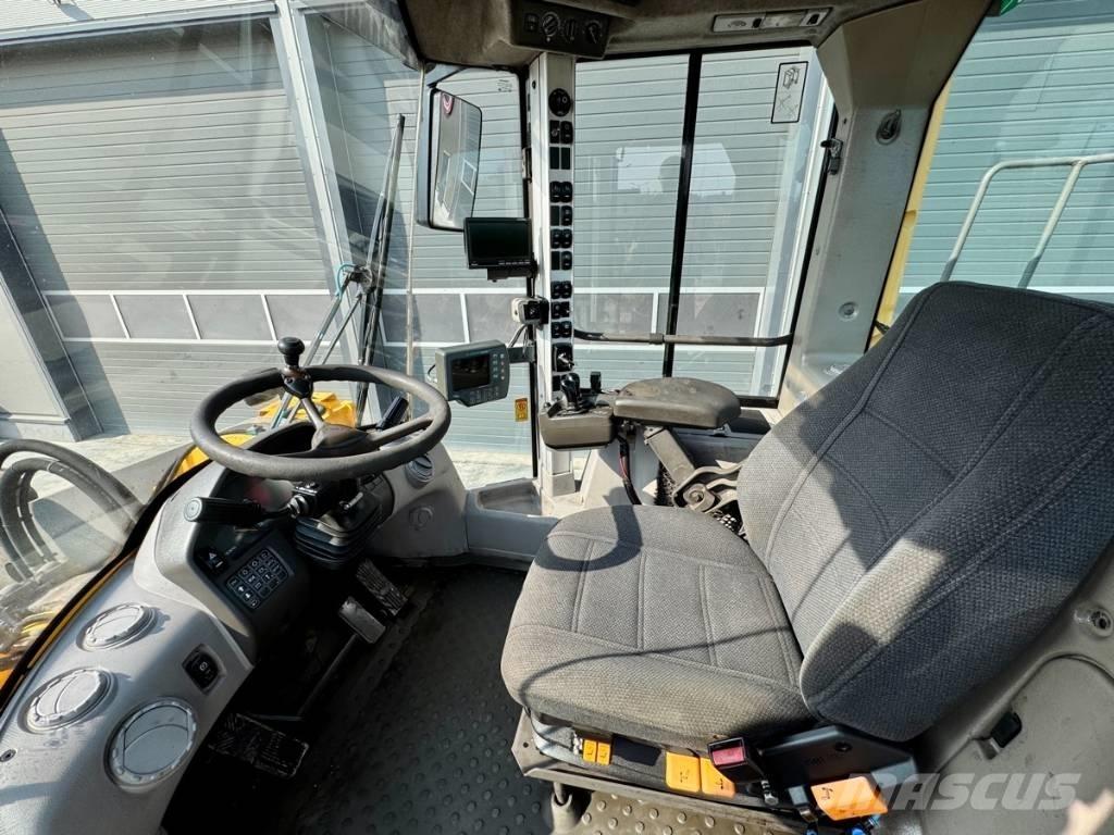 Volvo L 180 F Pale gommate