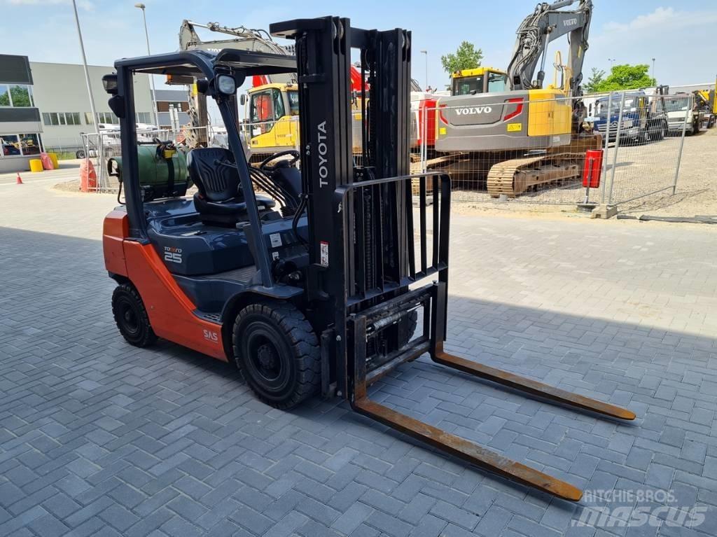 Toyota 02-8 FG F 25 Carrelli elevatori GPL