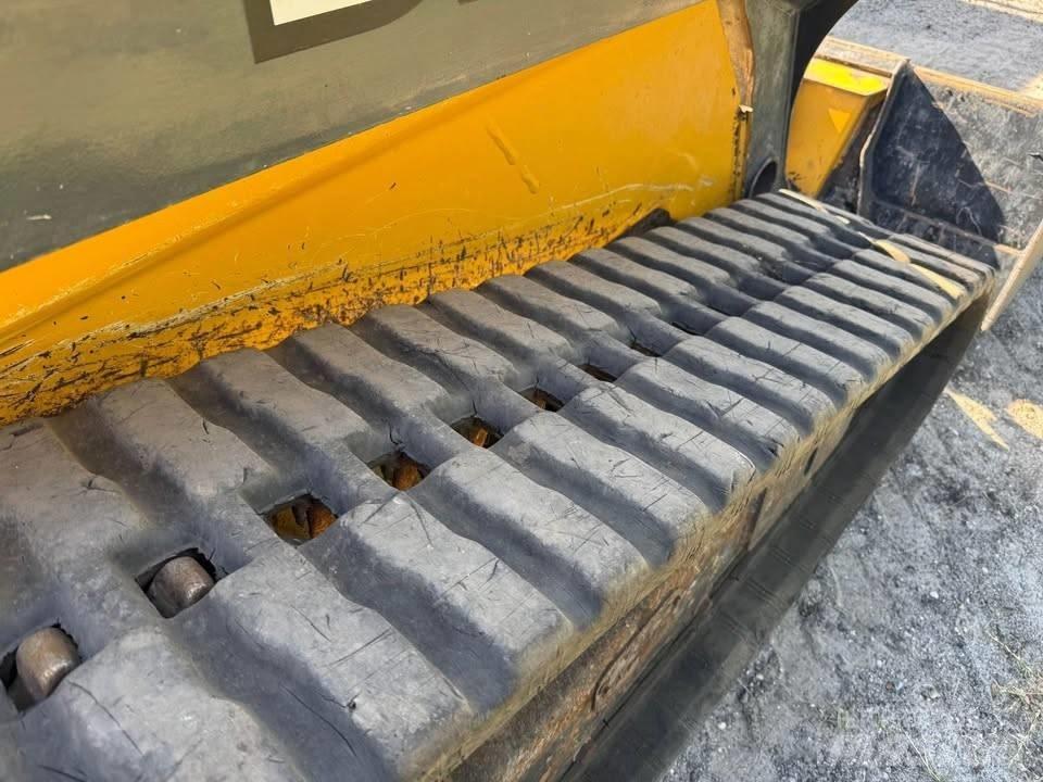 John Deere 325G Mini Pale Gommate