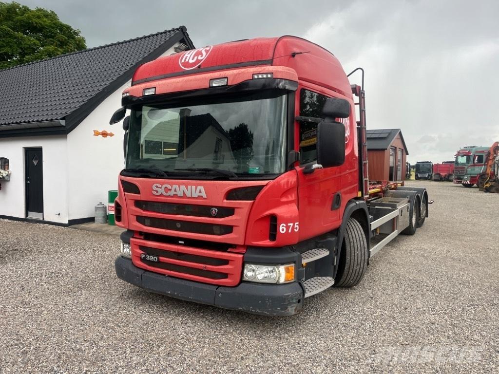 Scania P 320 Camion con gancio di sollevamento