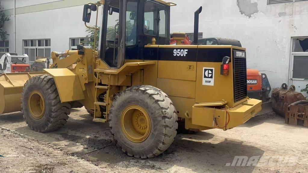 CAT 950 F Pale gommate