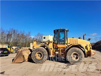CASE 821 F Pale gommate