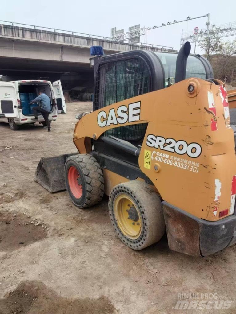 CASE SR 200 Mini Pale Gommate