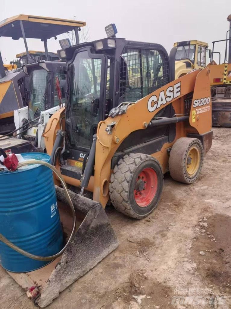 CASE SR 200 Mini Pale Gommate