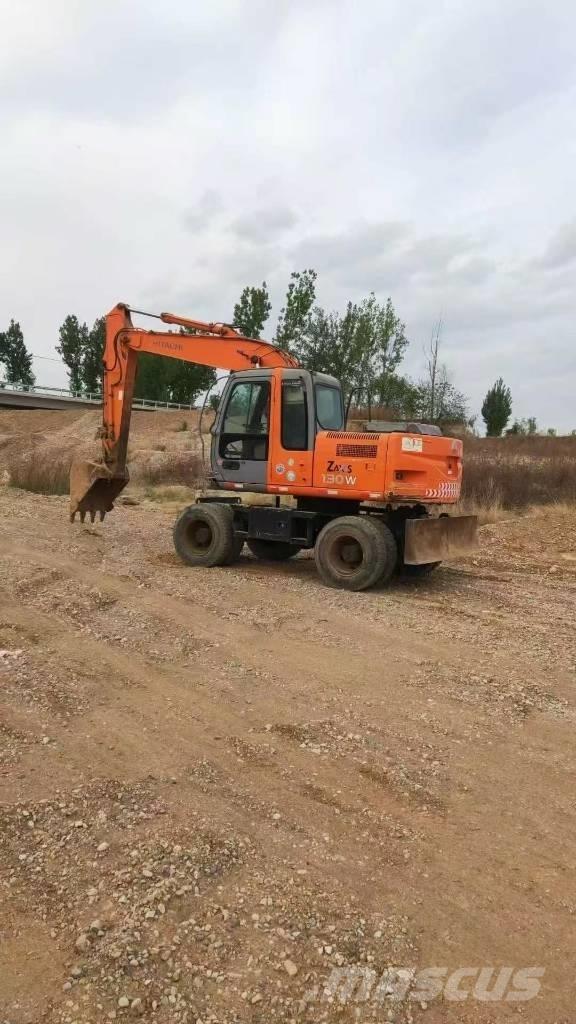 Hitachi ZX130W Escavatori gommati