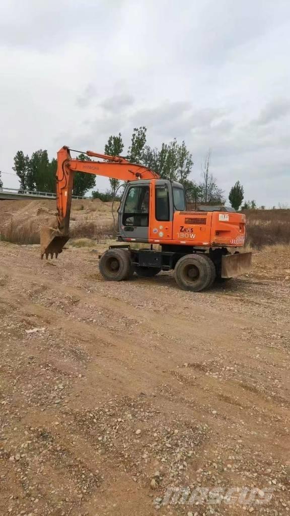 Hitachi ZX130W Escavatori gommati