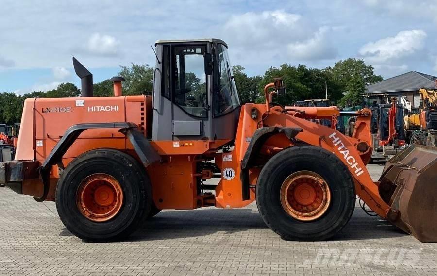Hitachi LX 210 E Pale gommate