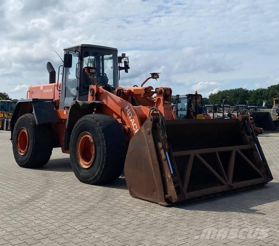 Hitachi LX 210 E Pale gommate