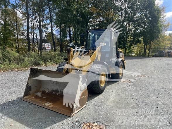 CAT 906M Pale gommate