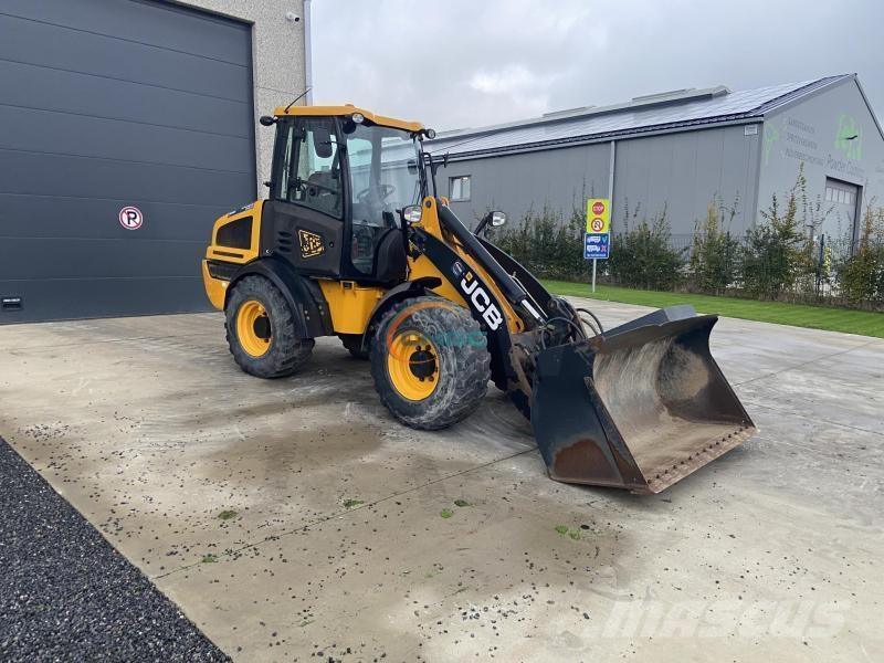 JCB 409 Pale gommate