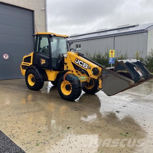 JCB TM220 Pale gommate