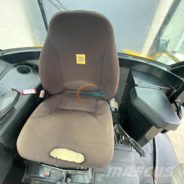 JCB TM220 Pale gommate