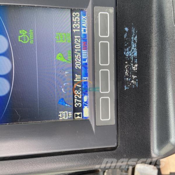 Takeuchi TB215R Escavatori gommati