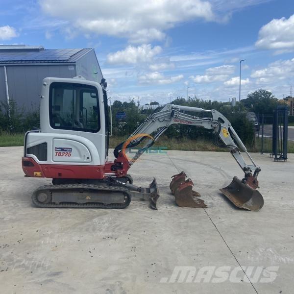 Takeuchi TB225 Escavatori gommati