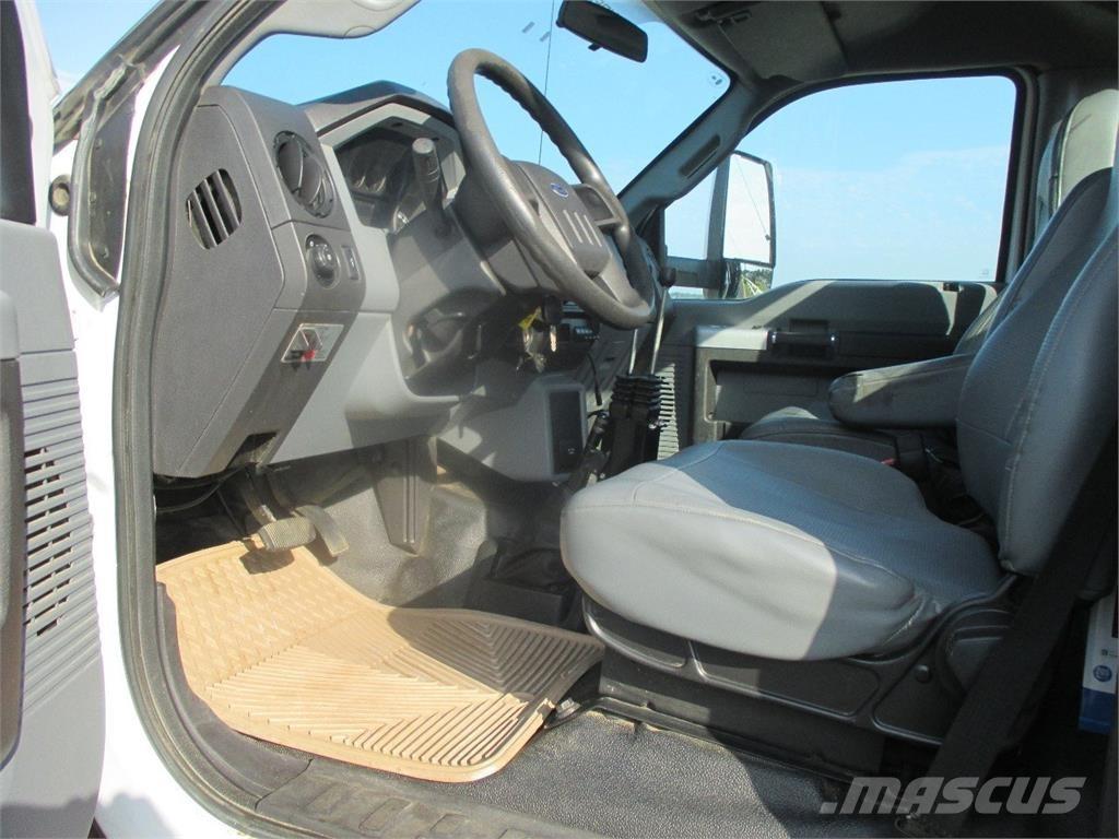 Ford F750 Camion con gancio di sollevamento