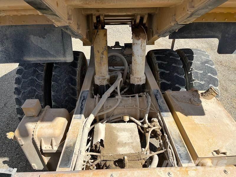 CAT 771D Dumper a telaio rigido