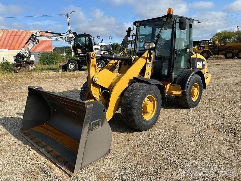 CAT 906H Pale gommate