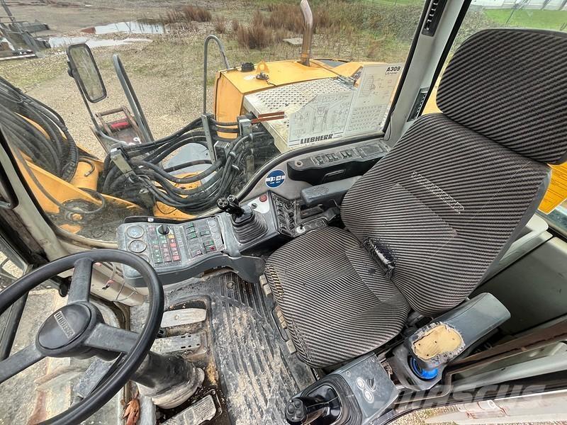 Liebherr A309 Escavatori gommati