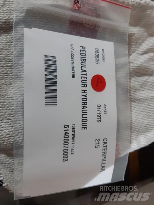 CAT 215 Cabine e interni