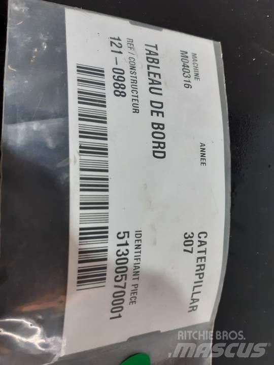 CAT 307 Cabine e interni