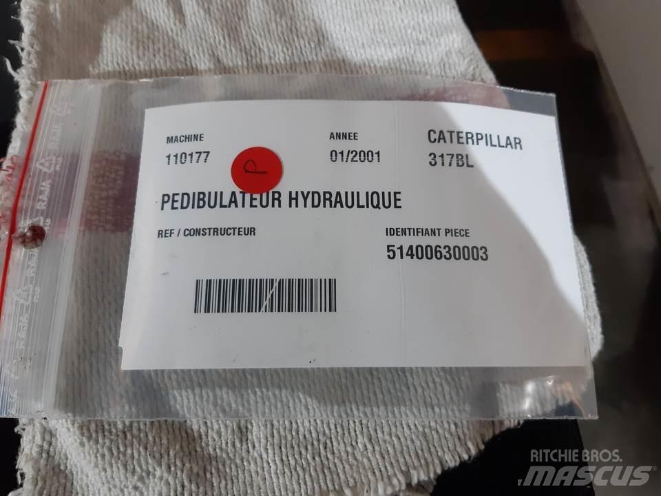CAT 317BL Cabine e interni