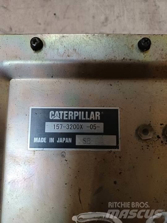 CAT 318C Cabine e interni