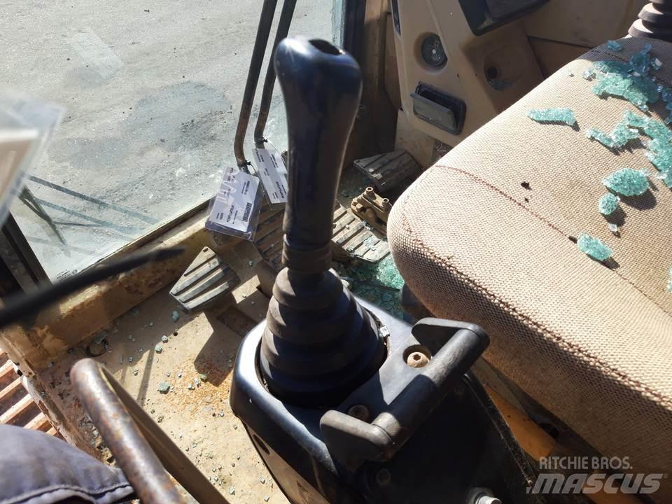 CAT 325LN Cabine e interni