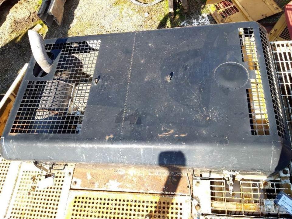 CAT 325LN Cabine e interni