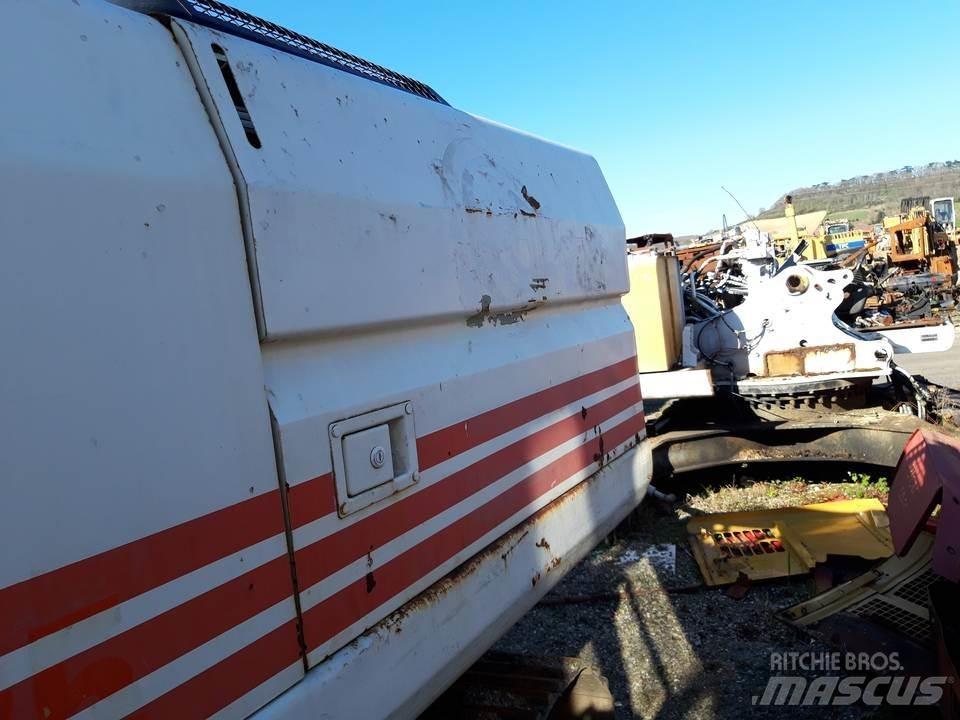 CAT 325LN Cabine e interni