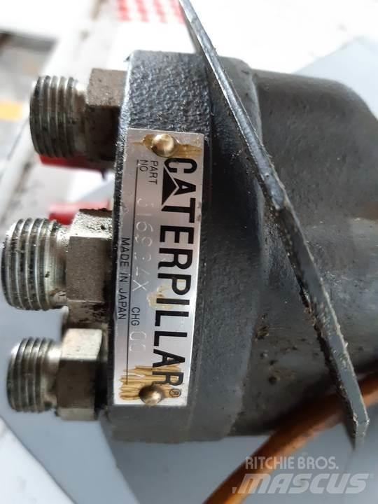 CAT 330L Cabine e interni
