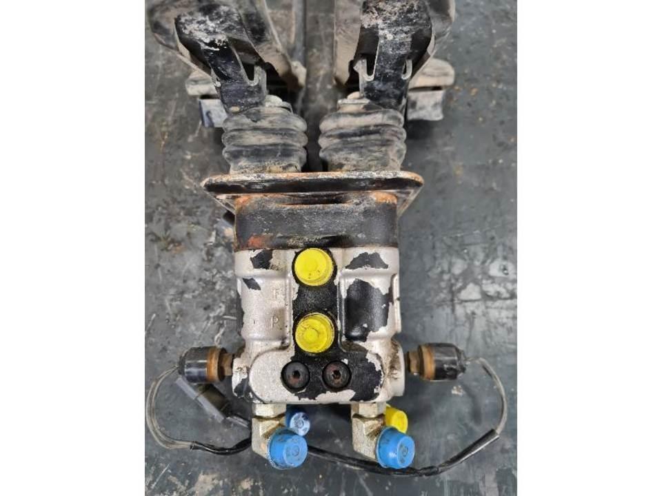 CAT 336DL Cabine e interni