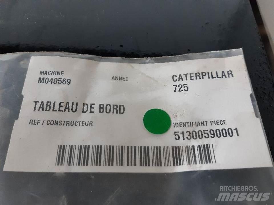 CAT 725 Cabine e interni