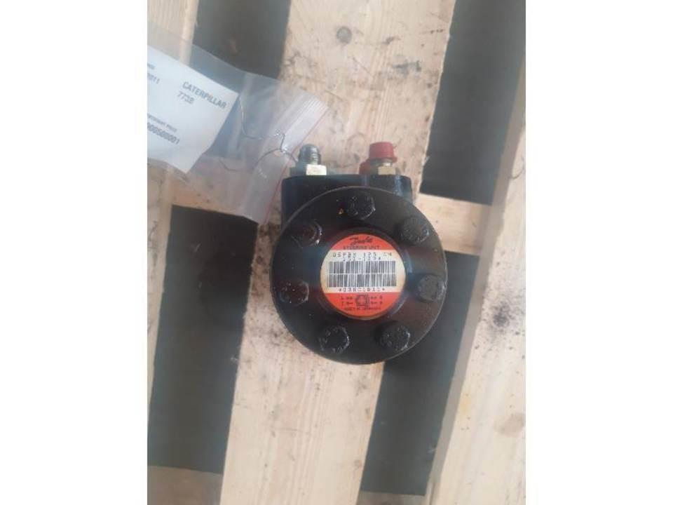 CAT 773B Cabine e interni