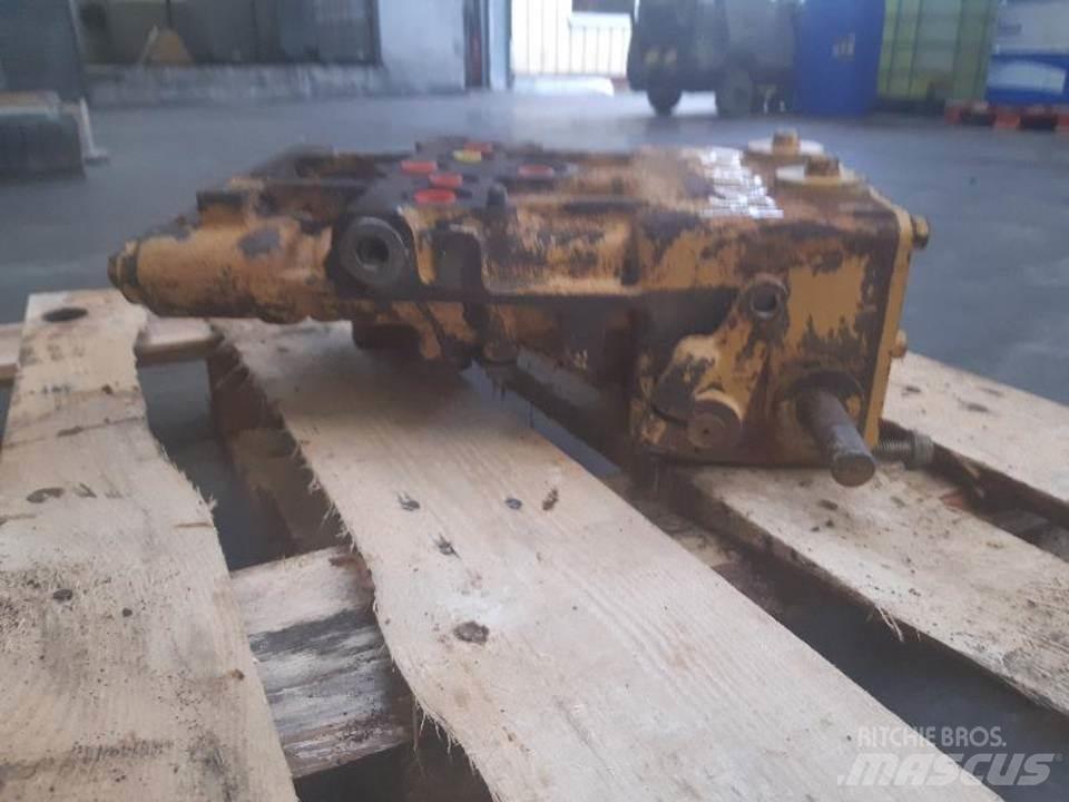 CAT D5H Componenti idrauliche