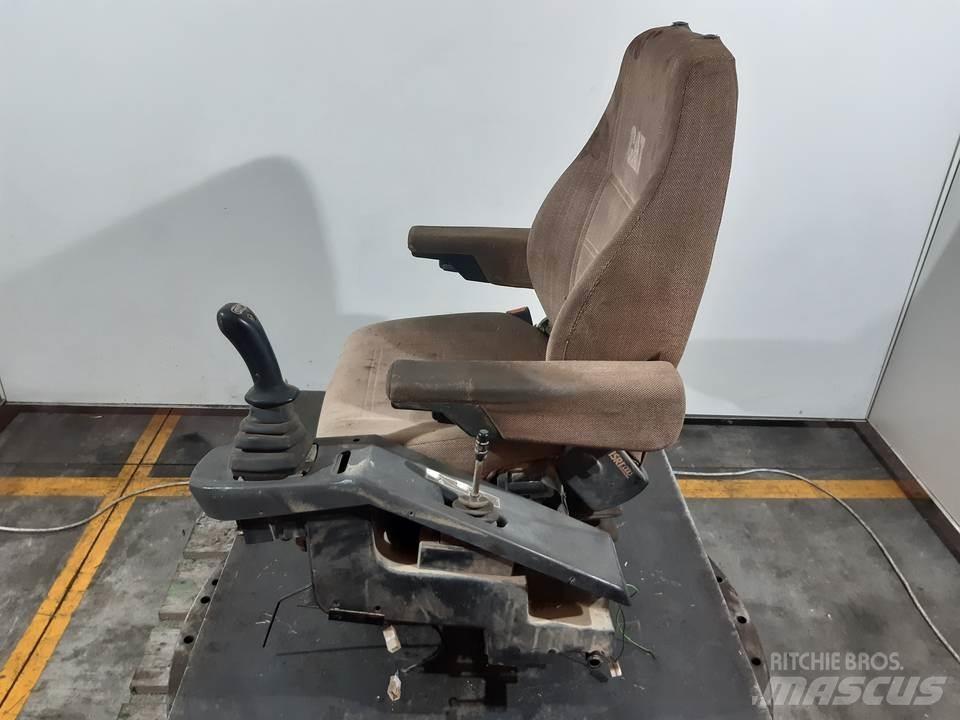 CAT M312 Cabine e interni