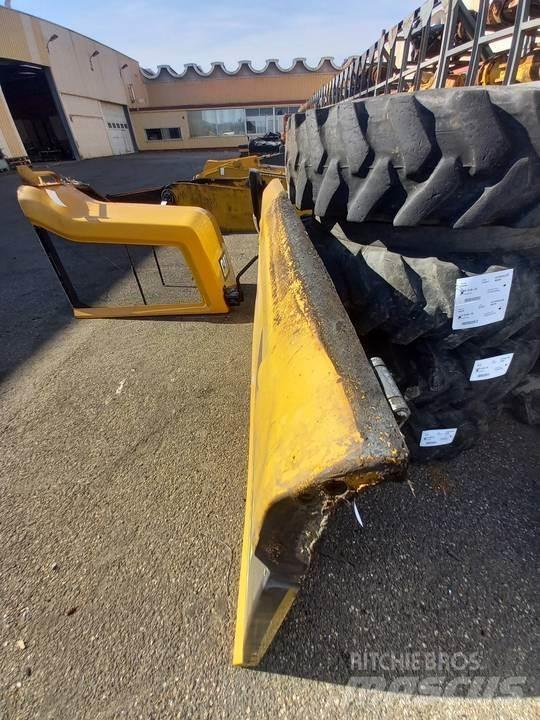 CAT M320F Cabine e interni