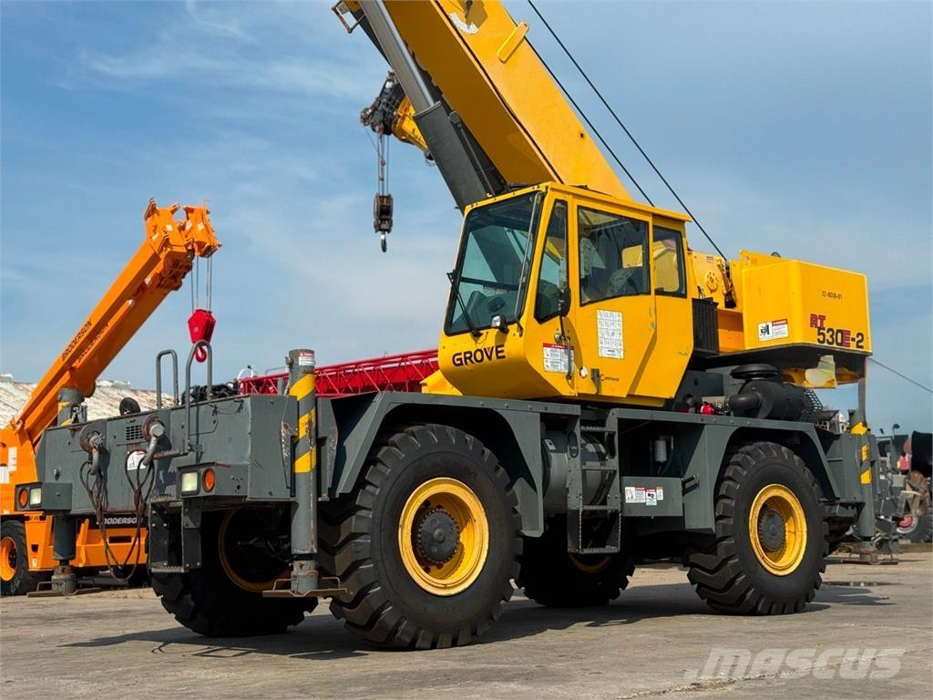 Grove RT530E Gru per terreni difficili