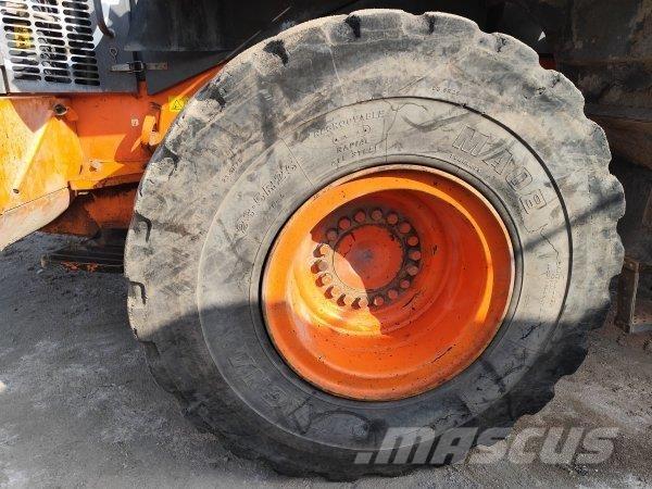 Hitachi ZW 220 Pale gommate