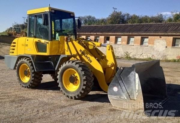 Komatsu WA 95 Pale gommate