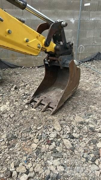New Holland B100C Terne