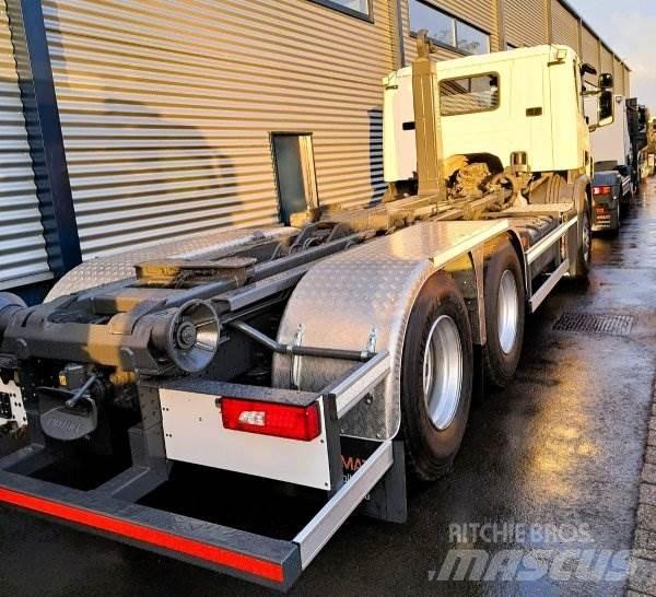 Scania P 360 Camion con gancio di sollevamento