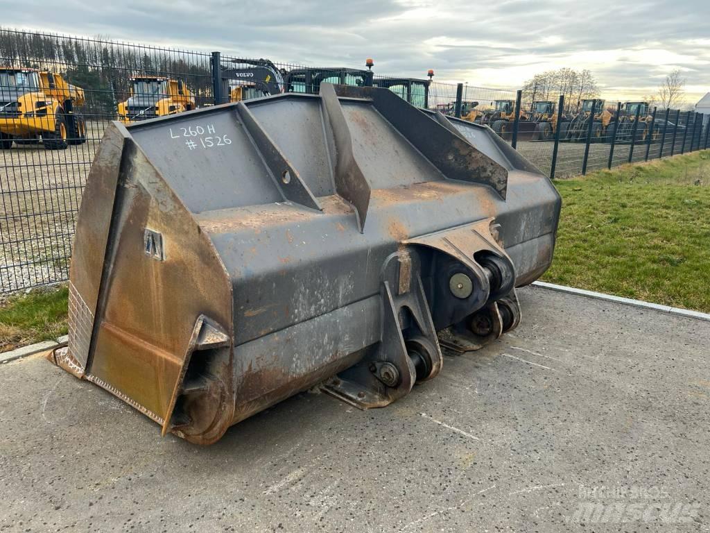 Volvo L 260 H Pale gommate